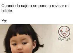 Enlace a Cajera desconfiada