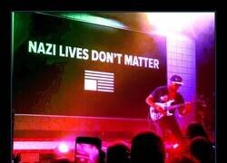 Enlace a Mensaje en un concierto de Rage Against the Machine
