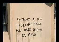 Enlace a Golpeando al lobo