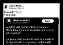 Enlace a Tunecina indignada