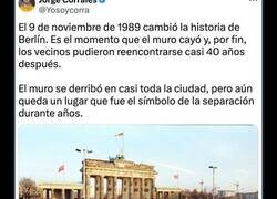 Enlace a El histórico puente de Berlín donde las luces juegan al 