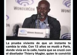 Enlace a Famosos millonarios que consiguieron salir de la pobreza tras una complicada y dura infancia