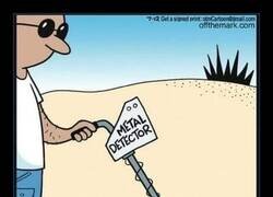 Enlace a Qué hará un metalero enterrado en la playa