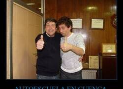 Enlace a Nadie sabe por qué los famosos van a una autoescuela en Cuenca a sacarse el carnet de conducir