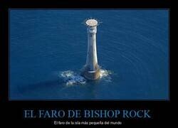 Enlace a Un faro solitario en medio del océano