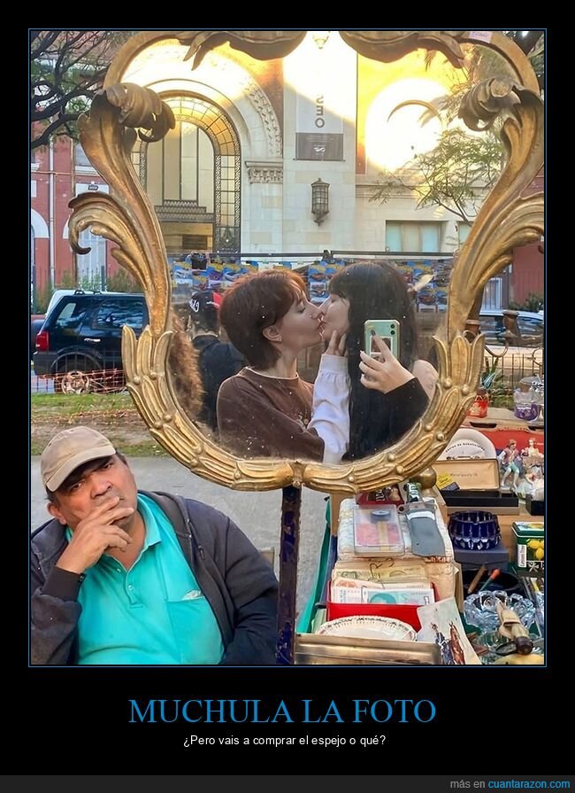 pareja,besándose,caretos,espejo