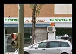 Enlace a ¿Cómo le vas a poner ese nombre a una autoescuela?