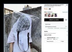 Enlace a Posando con el bolso