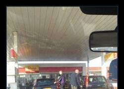 Enlace a Estupidez en la gasolinera