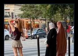 Enlace a La distancia que las separa