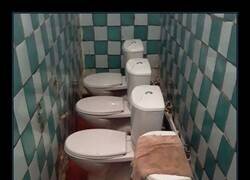 Enlace a Baño público con capacidad para 4 personas