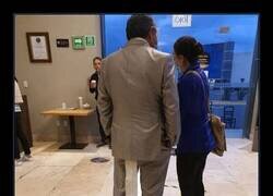 Enlace a Alguien debería decirle algo...