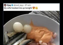 Enlace a Y lo enseña orgulloso...