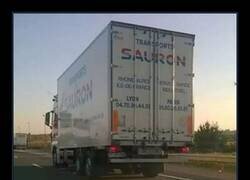 Enlace a El Señor Oscuro se ha pasado a la logística