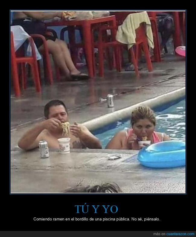 comiendo,pareja,piscina