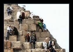 Enlace a De cuando no multaban por subir a la pirámide