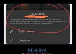 Enlace a Pidiendo una mesa discreta