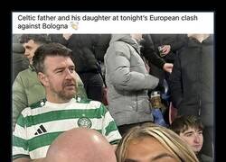 Enlace a Padre e hija en el estadio