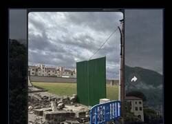 Enlace a El viento pudo con todo menos con la puerta