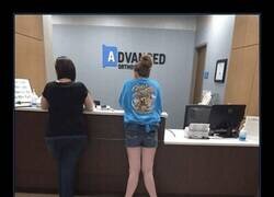 Enlace a Que te miren las piernas también, por si acaso