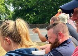 Enlace a Cuando te piden una mesa y tú pones la espalda