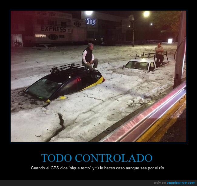 inundaci&oacute;n,coches,noche,desastre,wtf