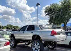 Enlace a Si no cabe el ego, se levanta el coche