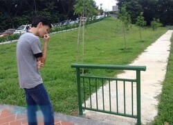 Enlace a Yo peleándome con una puerta que ni es puerta