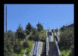 Enlace a Sube andando, que el tobogán es solo para la bajada