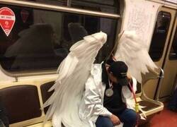 Enlace a Hasta los ángeles pillan el metro