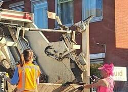 Enlace a Si no puedo ir mona, no trabajo