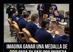 Enlace a Pues yo los veo disfrutar con las hamburguesas