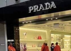 Enlace a ¿Pero estos monjes no habían renunciado a la vida material?