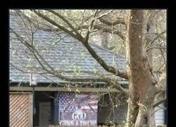 Enlace a Dios, armas y Trump