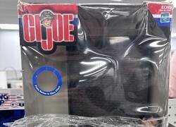 Enlace a Encontré un GI Joe que representa el Monumento a la Guerra de Vietnam, pero todos los nombres son random