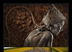 Enlace a Qué triste pasar así a la historia