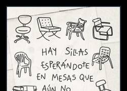 Enlace a Hay sillas esperándote… en mesas que aún no te han dejado en visto