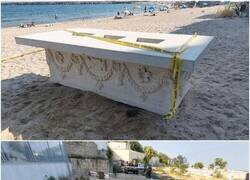 Enlace a Un turista se dio cuenta de que un sarcófago romano de 1.700 años estaba siendo utilizado como mesa en un chiringuito de playa en Varna, Bulgaria