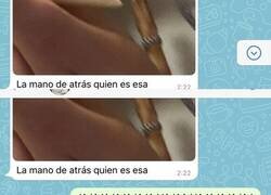 Enlace a Su novia la celosa se cree que lo de la foto es una chica