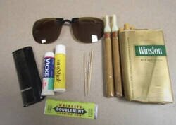 Enlace a Objetos encontrados en los bolsillos del presidente Lyndon B. Johnson al momento de su muerte en 1973