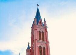 Enlace a Iglesia rosa en Vietnam, el Disneyland de Vietnam
