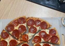 Enlace a Mi padre hace esto para evitar tener que cortar el pepperoni