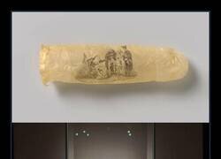 Enlace a Un preservativo de 200 años de antigüedad, hecho con tripas de oveja y datado de 1830, que nunca se usó, se conservó como recuerdo y se exhibe en el Rijksmuseum de Ámsterdam, Países Bajos.