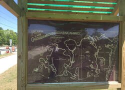 Enlace a El lago Chargoggagoggmanchauggagoggchaubunagungamaugg, en Webster, Massachusetts.