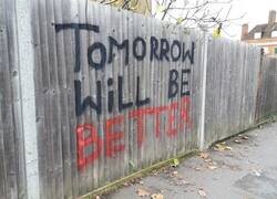 Enlace a No sé cómo será el mañana, pero la valla da un mal rollo...