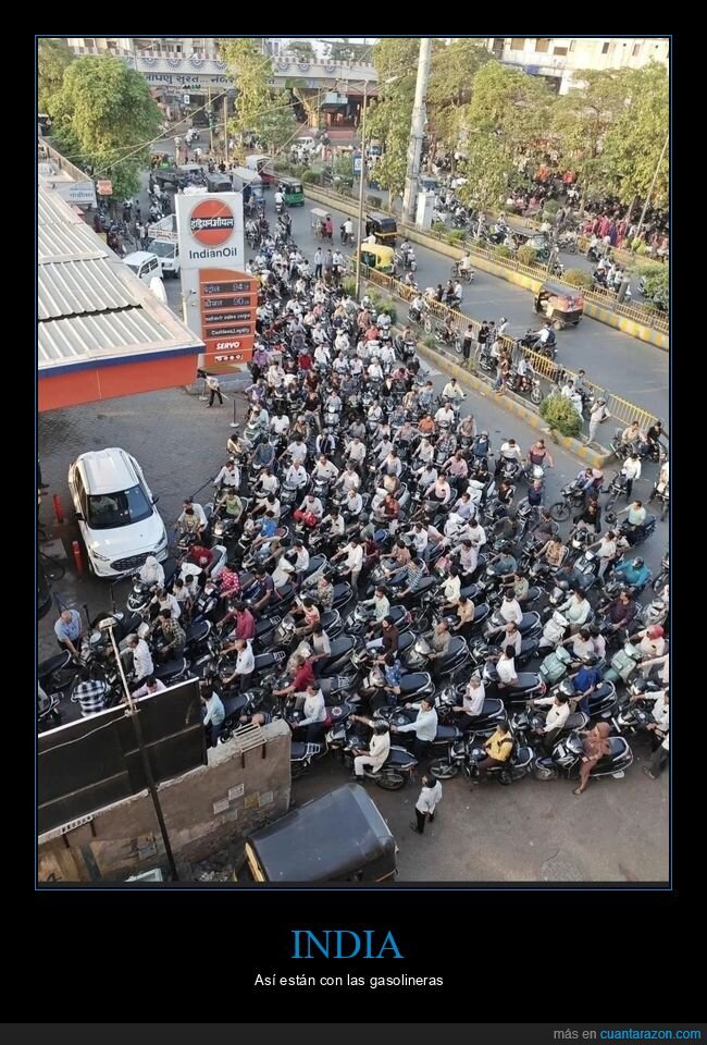 gasolinera,cola,tr&aacute;fico,motos,ciudad