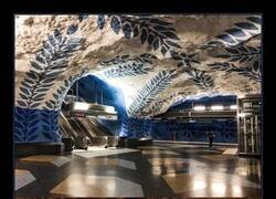 Enlace a El metro de Estocolmo es famoso por ser la 