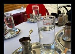 Enlace a En Bosnia, cuando pides café, te sirven un cigarrillo como cortesía