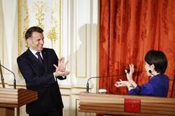 Enlace a El presidente Macron (Francia) y la primera ministra Takaichi (Japón) realizan el movimiento Kamehameha juntos