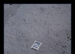 Enlace a Me fui a la Luna y aún así me tocó llevar la foto de la familia